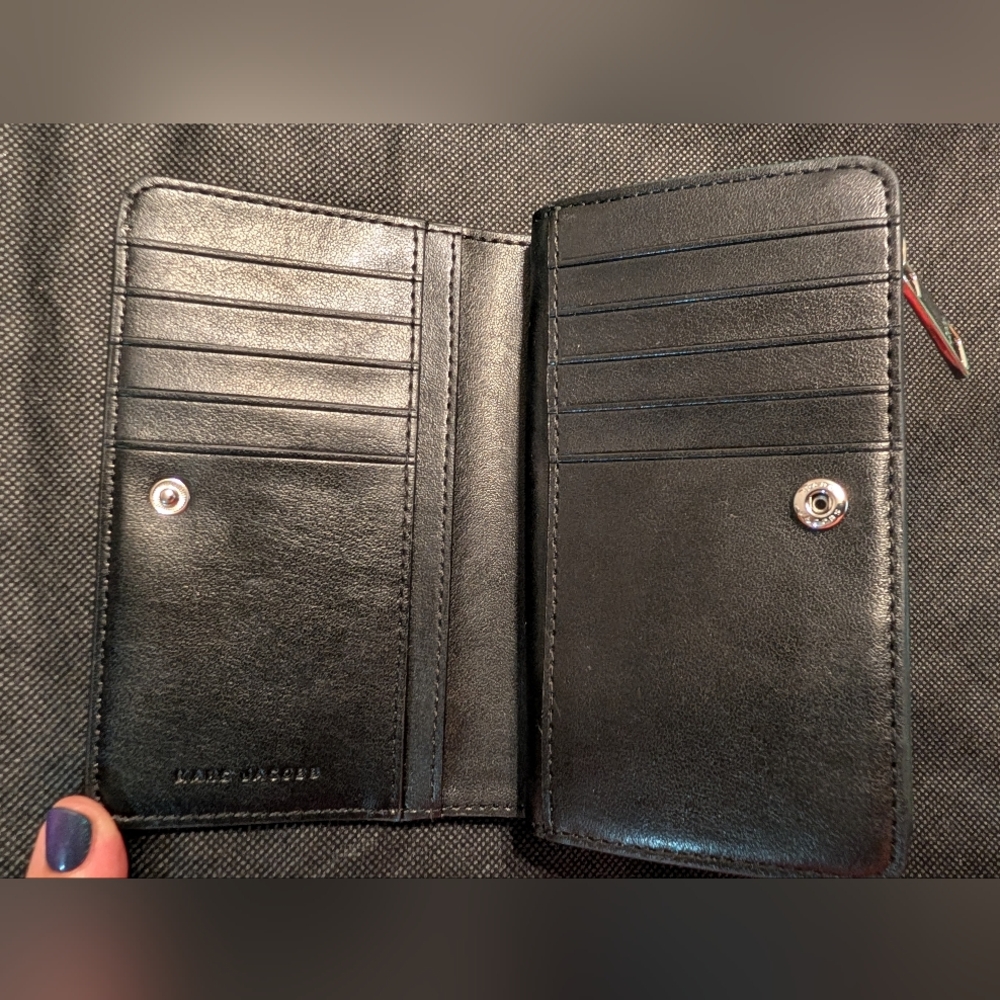 Marc JacobsLogo Leather Compact Wallet It's New! - Picture 8 of 9